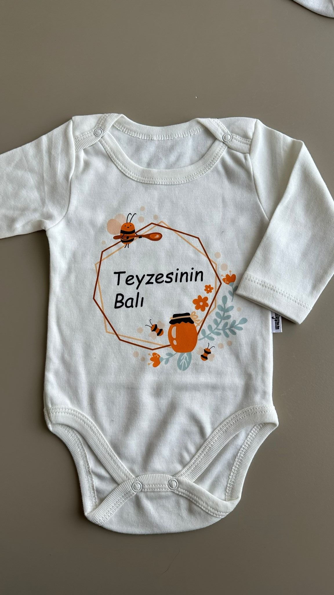 Teyze Balı  Baskılı Ekru Uzun Kol Bebek Zıbın