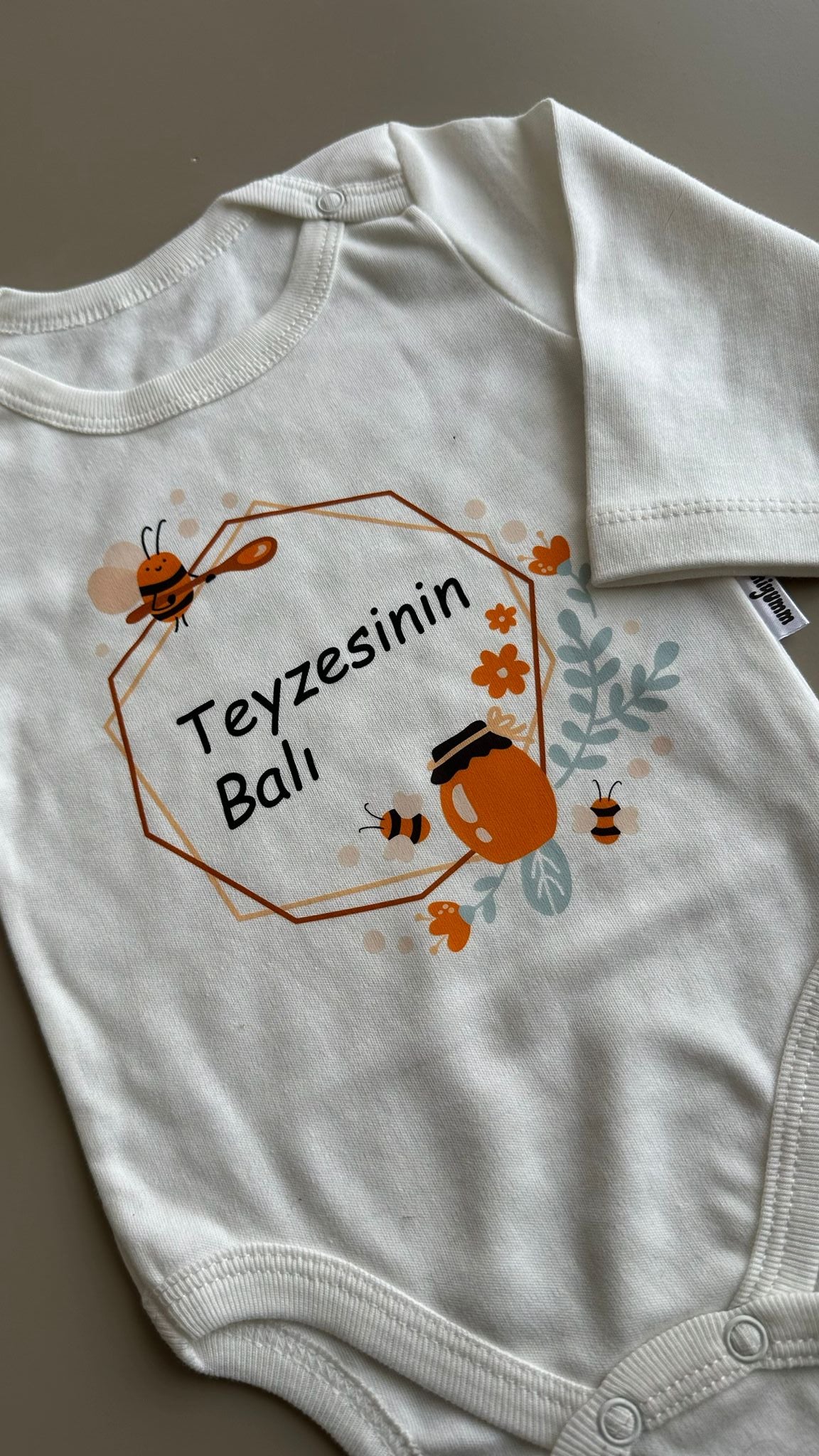 Teyze Balı  Baskılı Ekru Uzun Kol Bebek Zıbın